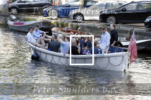 Amsterdam 29 juni 2018
Forum voor Democratie van Thierry Baudet varen met relaties door de grachten van Amsterdam . oa aanwezig Matthijs Albers Jort kelder (met eigen boot) Alwien Tulner Mat Herben Theo Hiddema en Ebru Umar.