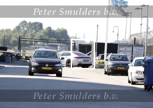 Schiphol Oost  31 juli 2018
Max Verstappen vliegt met zijn vriendin met prive vliegtuig naar zijn vakantie bestemming. Vader Jos zette hen af.