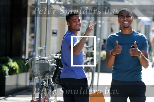 Amsterdam 2 juli 2018
Justin Kluivert met een vriend op de pc hooftstraat.