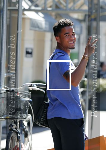 Amsterdam 2 juli 2018
Justin Kluivert met een vriend op de pc hooftstraat.