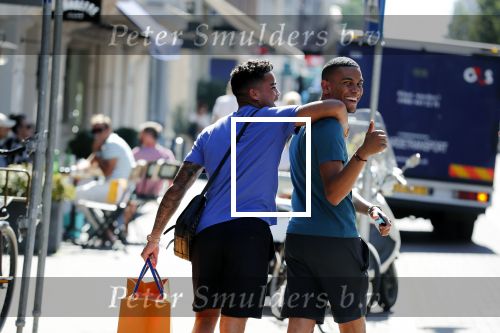 Amsterdam 2 juli 2018
Justin Kluivert met een vriend op de pc hooftstraat.