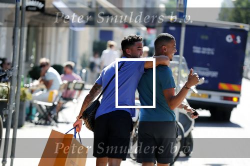 Amsterdam 2 juli 2018
Justin Kluivert met een vriend op de pc hooftstraat.