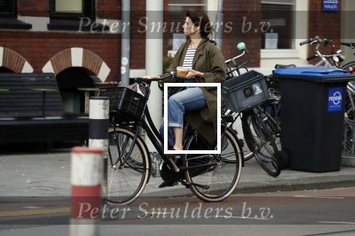 Amsterdam 9 juli 2018
Kim v Kooten met een soepje op de fiets.
