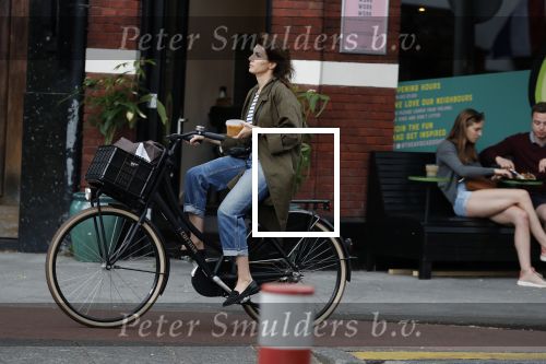 Amsterdam 9 juli 2018
Kim v Kooten met een soepje op de fiets.