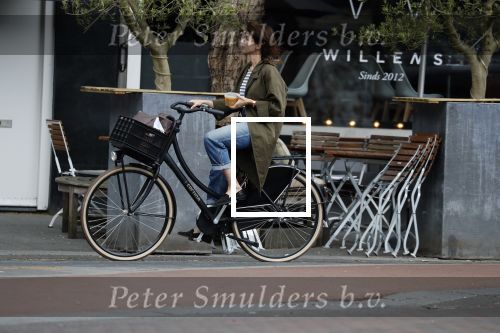 Amsterdam 9 juli 2018
Kim v Kooten met een soepje op de fiets.