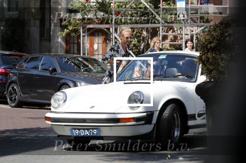 Amsterdam 28 juli 2018
Kimberley Klaver met haar nieuwe vriend Michel v d Bergh in zijn porsche