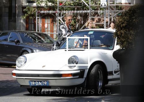 Amsterdam 28 juli 2018
Kimberley Klaver met haar nieuwe vriend Michel v d Bergh in zijn porsche