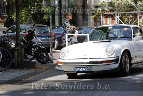 Amsterdam 28 juli 2018
Kimberley Klaver met haar nieuwe vriend Michel v d Bergh in zijn porsche