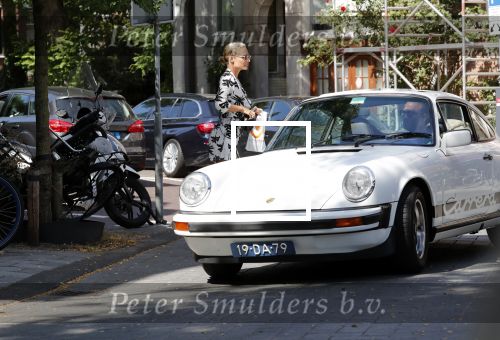 Amsterdam 28 juli 2018
Kimberley Klaver met haar nieuwe vriend Michel v d Bergh in zijn porsche