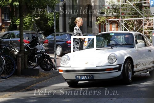 Amsterdam 28 juli 2018
Kimberley Klaver met haar nieuwe vriend Michel v d Bergh in zijn porsche