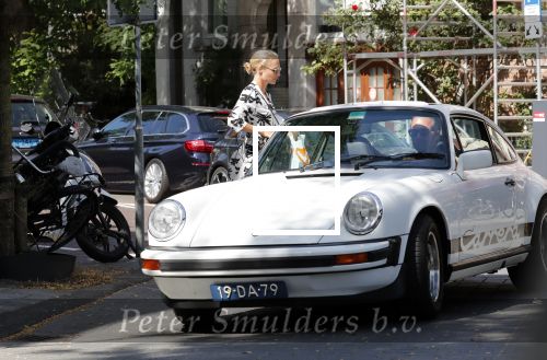 Amsterdam 28 juli 2018
Kimberley Klaver met haar nieuwe vriend Michel v d Bergh in zijn porsche