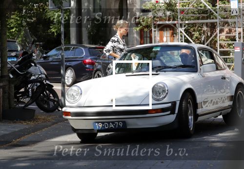Amsterdam 28 juli 2018
Kimberley Klaver met haar nieuwe vriend Michel v d Bergh in zijn porsche