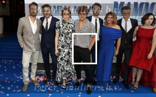 Amsterdam 17 juli 2018
Premiere Mamma mia in Tuschinski.
Emiel de Jong, Jeremy Irvine (Young Sam), Jessica Keenan Wynn (Young Tanya), Soy Kroon, Hugh Skinner (Young Harry), Antje Monteiro, Josh Dylan (Young Bill), Alexa Laurie Davies (Young Rosie) en Zjon Smaal
