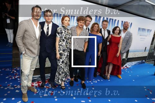 Amsterdam 17 juli 2018
Premiere Mamma mia in Tuschinski.
Emiel de Jong, Jeremy Irvine (Young Sam), Jessica Keenan Wynn (Young Tanya), Soy Kroon, Hugh Skinner (Young Harry), Antje Monteiro, Josh Dylan (Young Bill), Alexa Laurie Davies (Young Rosie) en Zjon Smaal