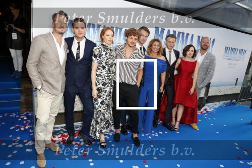 Amsterdam 17 juli 2018
Premiere Mamma mia in Tuschinski.
Emiel de Jong, Jeremy Irvine (Young Sam), Jessica Keenan Wynn (Young Tanya), Soy Kroon, Hugh Skinner (Young Harry), Antje Monteiro, Josh Dylan (Young Bill), Alexa Laurie Davies (Young Rosie) en Zjon Smaal