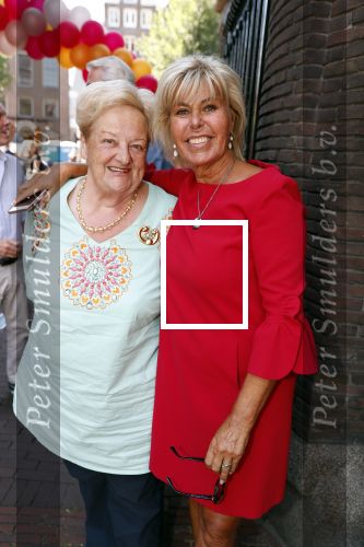 Amsterdam 15 juli 2018
Frits Huffnagel feestje voor zijn 50e verjaardag bij hotel the Grand. Margriet Zegers met Erica Terptra