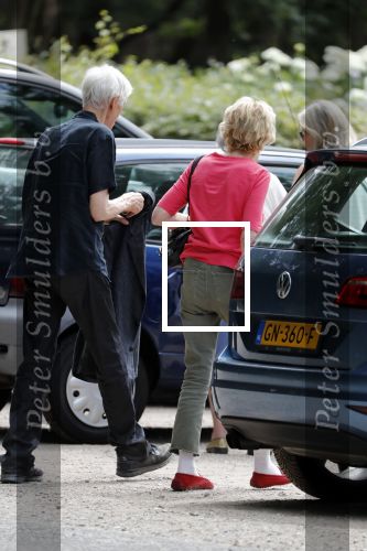 Maarssen Blaricum 7 juli 2018
Berend Boudewijn gaat wandelen bij de Maarsenveense Plassen en daarna rijdt hij naar het Ter Gooi ziekenhuis waar hij zijn vrouw Martine Bijl ophaalt. Daarna gaan ze lunchen bij restaurant de Goede Gooijer.