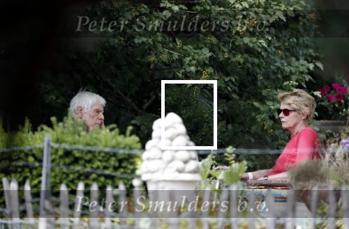 Maarssen Blaricum 7 juli 2018
Berend Boudewijn gaat wandelen bij de Maarsenveense Plassen en daarna rijdt hij naar het Ter Gooi ziekenhuis waar hij zijn vrouw Martine Bijl ophaalt. Daarna gaan ze lunchen bij restaurant de Goede Gooijer.