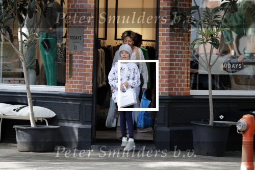 Amsterdam 14 juli 2018
Neelie Kroes aan het winkelen met haar kleindochter.