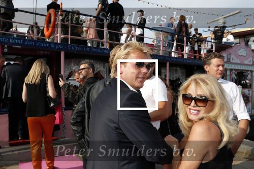 Amsterdam 6 juli 2018
Gordon viert zijn 50e verjaardag bij de Harbour Club en gaat daarna varen met de roze MS de Jordaan. Patricia Paay met haar man Robert