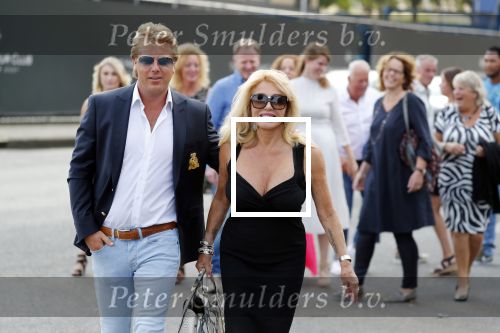 Amsterdam 6 juli 2018
Gordon viert zijn 50e verjaardag bij de Harbour Club en gaat daarna varen met de roze MS de Jordaan. Patricia Paay met haar man Robert