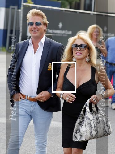 Amsterdam 6 juli 2018
Gordon viert zijn 50e verjaardag bij de Harbour Club en gaat daarna varen met de roze MS de Jordaan. Patricia Paay met haar man Robert