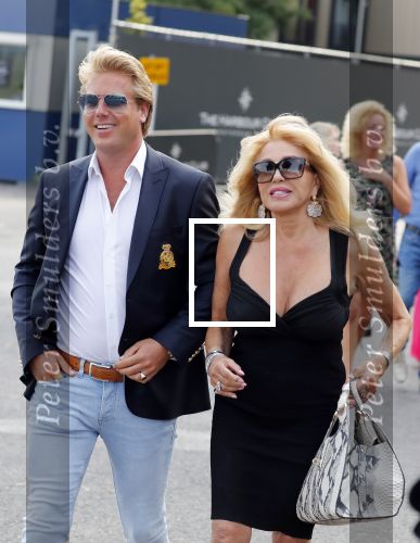 Amsterdam 6 juli 2018
Gordon viert zijn 50e verjaardag bij de Harbour Club en gaat daarna varen met de roze MS de Jordaan. Patricia Paay met haar man Robert