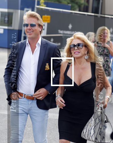 Amsterdam 6 juli 2018
Gordon viert zijn 50e verjaardag bij de Harbour Club en gaat daarna varen met de roze MS de Jordaan. Patricia Paay met haar man Robert