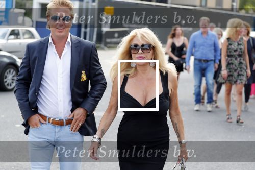 Amsterdam 6 juli 2018
Gordon viert zijn 50e verjaardag bij de Harbour Club en gaat daarna varen met de roze MS de Jordaan. Patricia Paay met haar man Robert