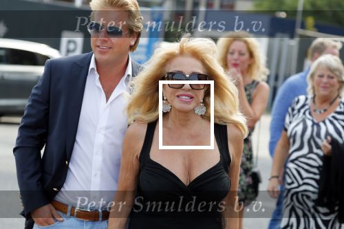 Amsterdam 6 juli 2018
Gordon viert zijn 50e verjaardag bij de Harbour Club en gaat daarna varen met de roze MS de Jordaan. Patricia Paay met haar man Robert