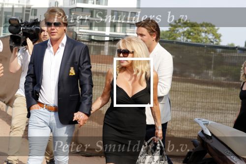 Amsterdam 6 juli 2018
Gordon viert zijn 50e verjaardag bij de Harbour Club en gaat daarna varen met de roze MS de Jordaan. Patricia Paay met haar man Robert