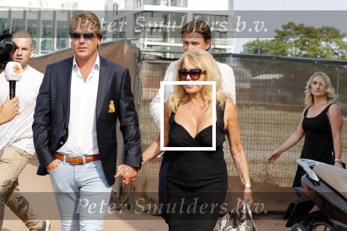 Amsterdam 6 juli 2018
Gordon viert zijn 50e verjaardag bij de Harbour Club en gaat daarna varen met de roze MS de Jordaan. Patricia Paay met haar man Robert