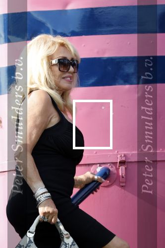Amsterdam 6 juli 2018
Gordon viert zijn 50e verjaardag bij de Harbour Club en gaat daarna varen met de roze MS de Jordaan. Patricia Paay met haar man Robert