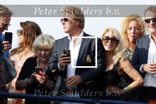 Amsterdam 6 juli 2018
Gordon viert zijn 50e verjaardag bij de Harbour Club en gaat daarna varen met de roze MS de Jordaan. Patricia Paay met haar man Robert