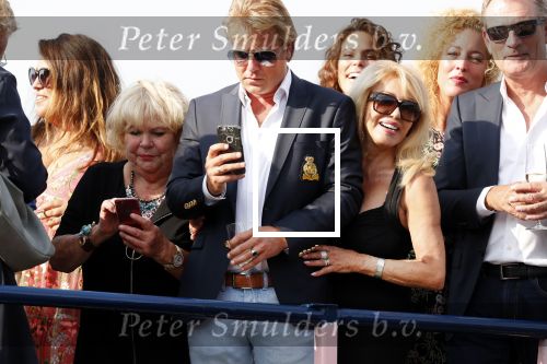 Amsterdam 6 juli 2018
Gordon viert zijn 50e verjaardag bij de Harbour Club en gaat daarna varen met de roze MS de Jordaan. Patricia Paay met haar man Robert