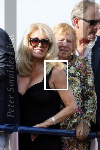 Amsterdam 6 juli 2018
Gordon viert zijn 50e verjaardag bij de Harbour Club en gaat daarna varen met de roze MS de Jordaan. Patricia Paay met haar man Robert