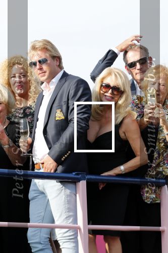 Amsterdam 6 juli 2018
Gordon viert zijn 50e verjaardag bij de Harbour Club en gaat daarna varen met de roze MS de Jordaan. Patricia Paay met haar man Robert
