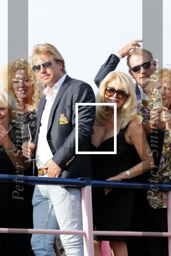 Amsterdam 6 juli 2018
Gordon viert zijn 50e verjaardag bij de Harbour Club en gaat daarna varen met de roze MS de Jordaan. Patricia Paay met haar man Robert