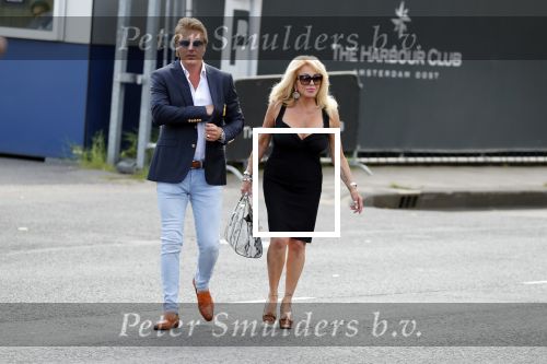Amsterdam 6 juli 2018
Gordon viert zijn 50e verjaardag bij de Harbour Club en gaat daarna varen met de roze MS de Jordaan. patricia Paay met man Robert