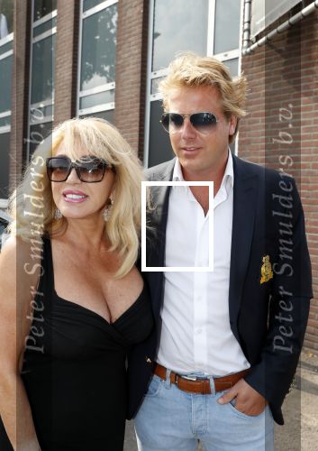 Amsterdam 6 juli 2018
Gordon viert zijn 50e verjaardag bij de Harbour Club en gaat daarna varen met de roze MS de Jordaan. Patricia Paay met haar man Robert