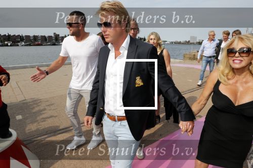 Amsterdam 6 juli 2018
Gordon viert zijn 50e verjaardag bij de Harbour Club en gaat daarna varen met de roze MS de Jordaan. Patricia Paay met haar man Robert