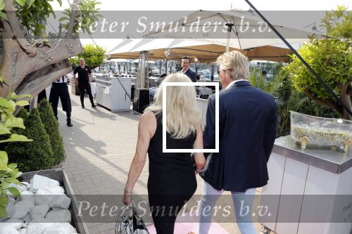Amsterdam 6 juli 2018
Gordon viert zijn 50e verjaardag bij de Harbour Club en gaat daarna varen met de roze MS de Jordaan. Patricia Paay met haar man Robert