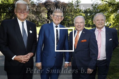 Haarzuilens 20 juni 2018
Haringparty op kasteel de Haar. Pieter v Vollenhoven met Jaap Rost Onnes en Ronnie Tober en Jan Jochems