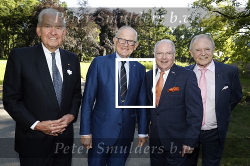 Haarzuilens 20 juni 2018
Haringparty op kasteel de Haar. Pieter v Vollenhoven met Jaap Rost Onnes en Ronnie Tober en Jan Jochems