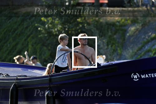 Amsterdam 23 juli 2018
Prins Bernhard jr aan het varen met zijn waterdream en 2 kinderen van hem.