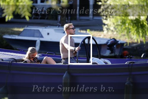 Amsterdam 23 juli 2018
Prins Bernhard jr aan het varen met zijn waterdream en 2 kinderen van hem.