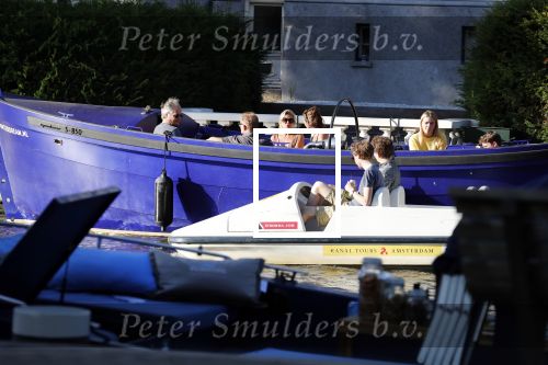 Amsterdam 29 juni 2018
Prins Bernhard jr en zijn  vrouw Prinses Annette borrelen met vrienden op hun boot (waterdream is het merk van de boot). De boot ligt achter hun huis.