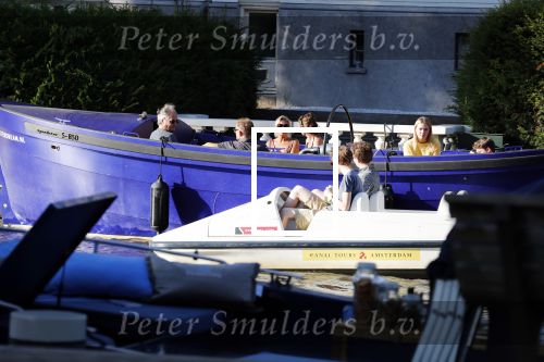 Amsterdam 29 juni 2018
Prins Bernhard jr en zijn  vrouw Prinses Annette borrelen met vrienden op hun boot (waterdream is het merk van de boot). De boot ligt achter hun huis.