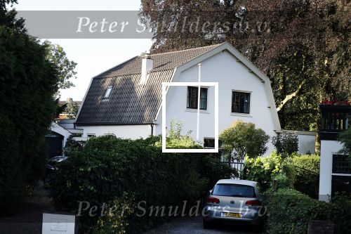 Hilversum 29 juni 2018
Mabel Wisse Smit heeft voor haar moeder een huis gekocht naast de begraafplaats in Hilversum.
