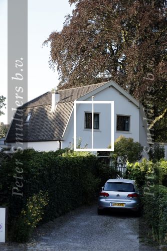 Hilversum 29 juni 2018
Mabel Wisse Smit heeft voor haar moeder een huis gekocht naast de begraafplaats in Hilversum.